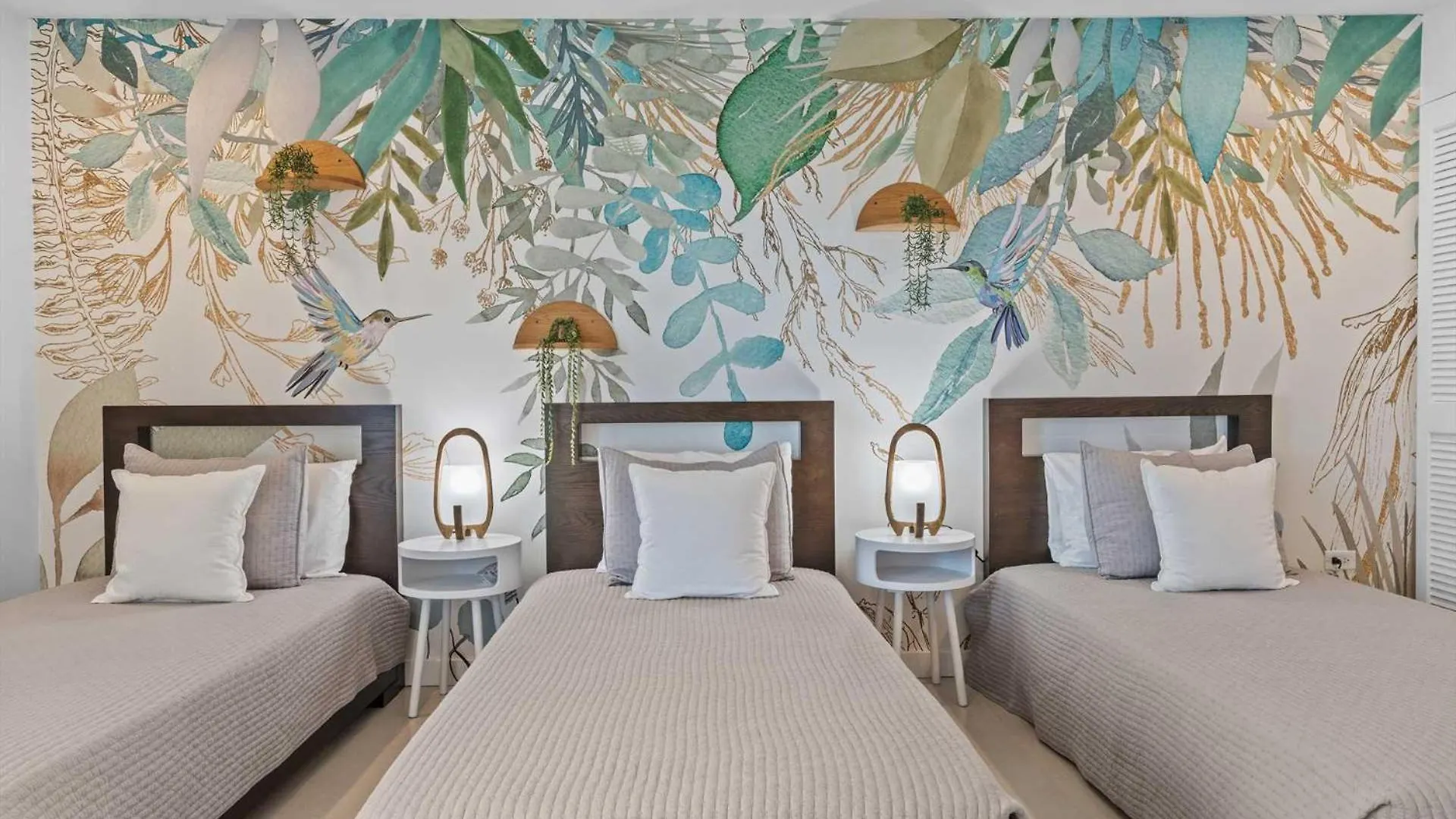 Beachfront - Flamingo Luxury 2Br Condo - E423 Palm Beach 0*,  Aruba