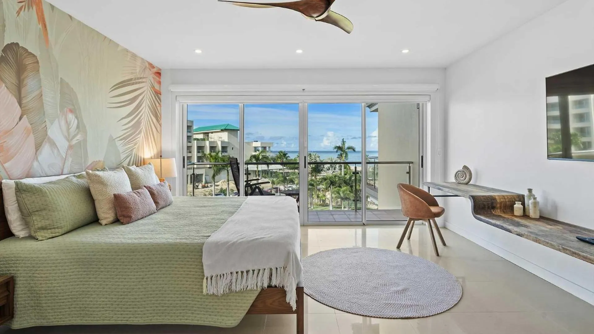 Beachfront - Flamingo Luxury 2Br Condo - E423 Palm Beach 0*,