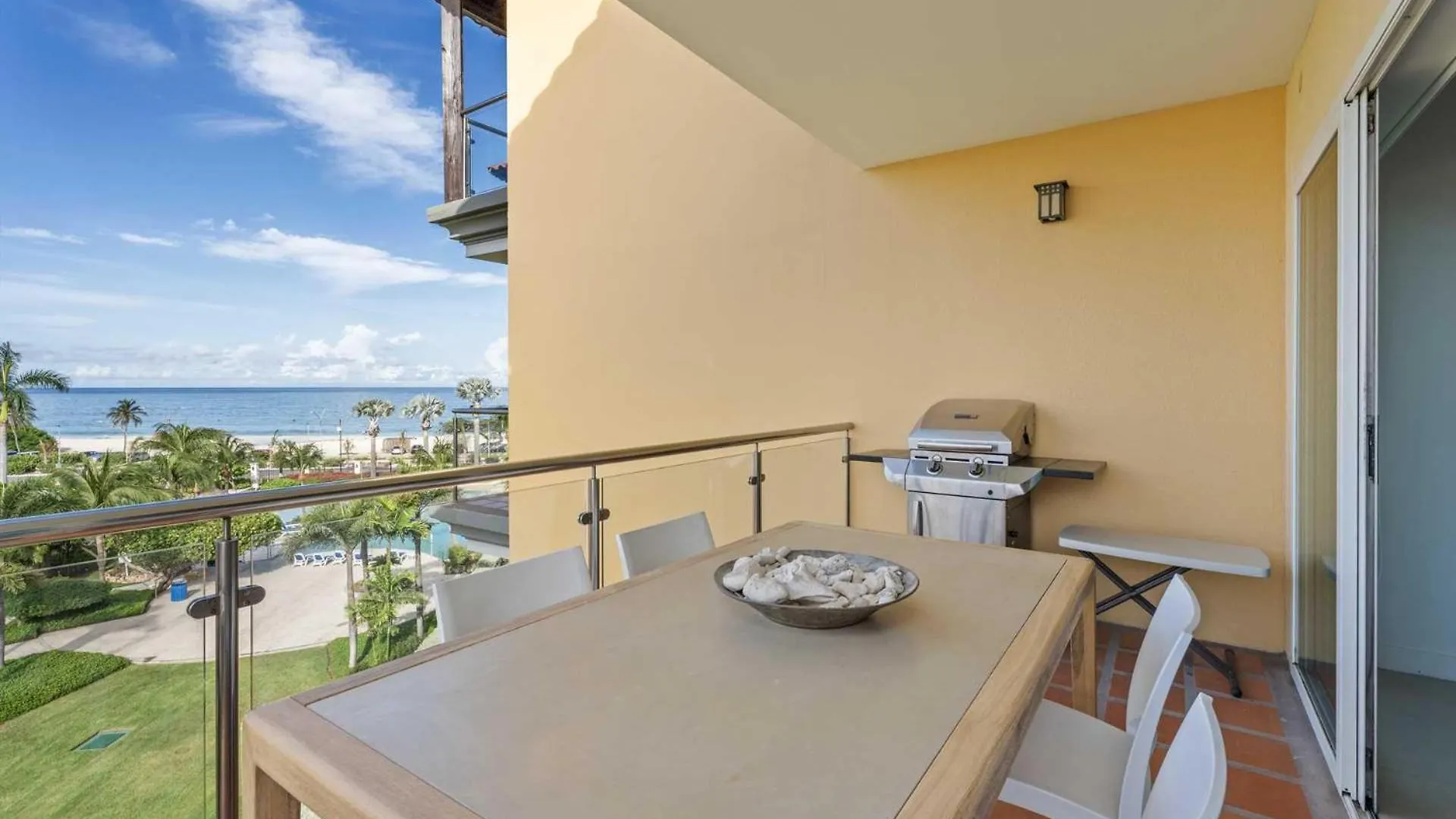 Prázdninový dům Beachfront - Flamingo Luxury 2Br Condo - E423 Palm Beach
