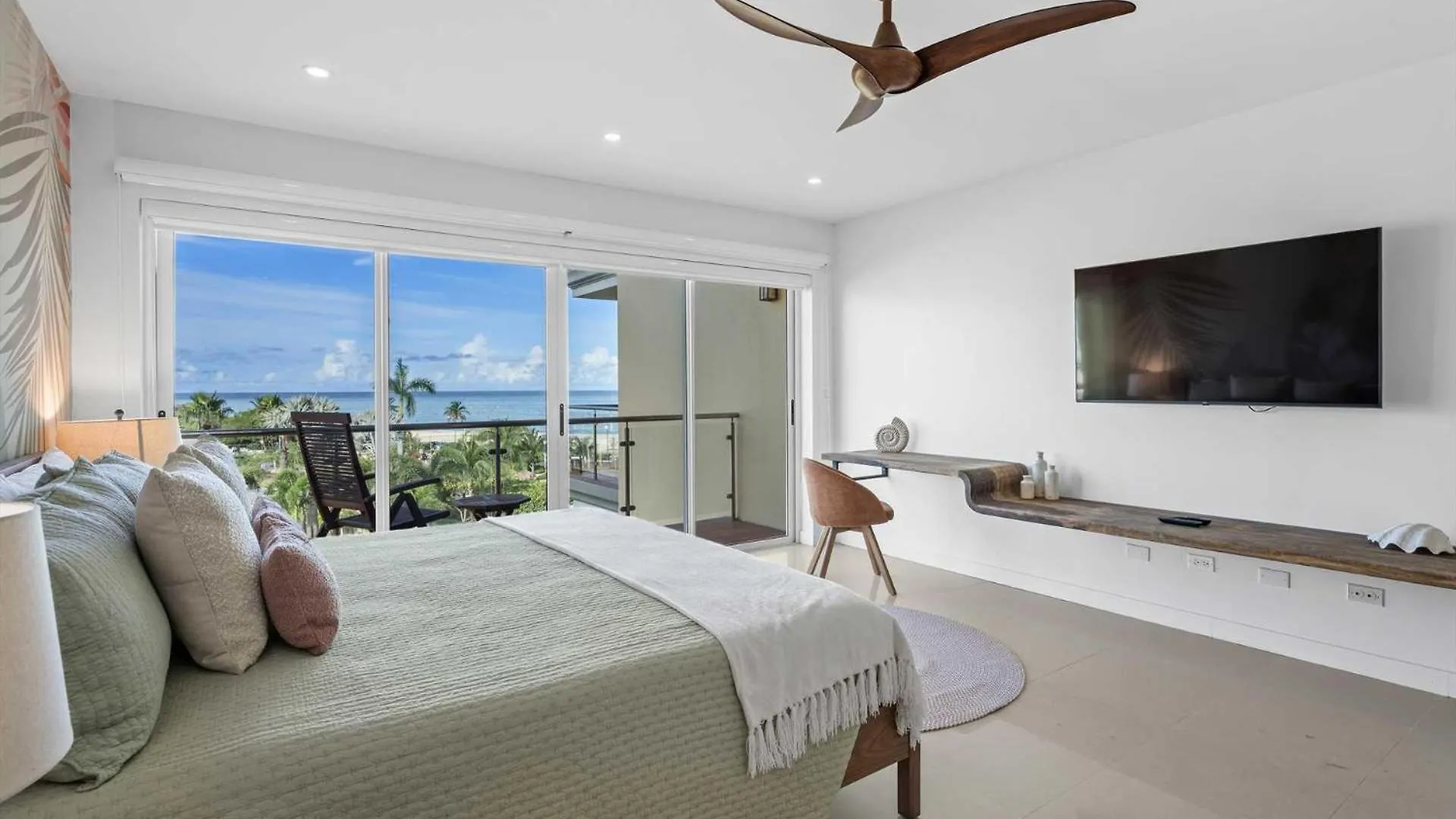 Сasa de vacaciones Beachfront - Flamingo Luxury 2Br Condo - E423 Palm Beach