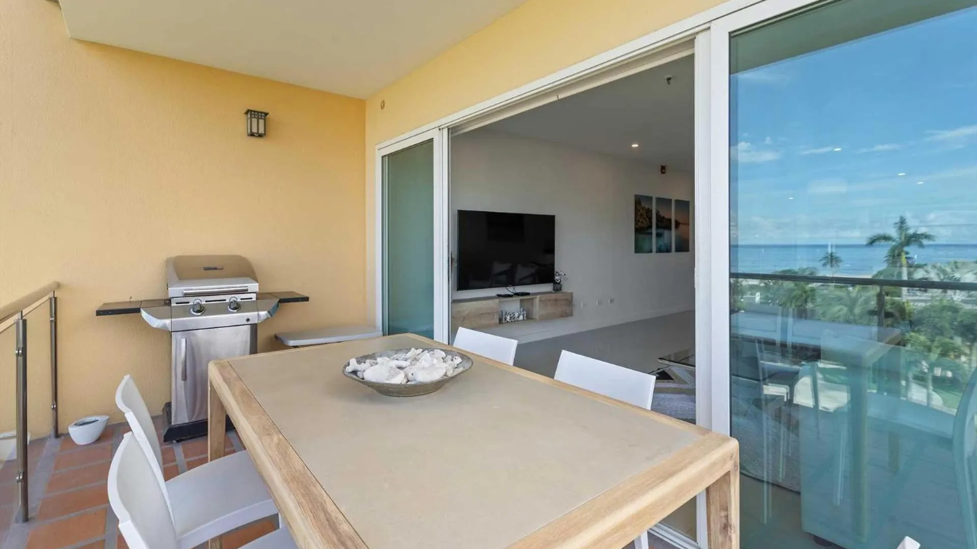 Сasa de vacaciones Beachfront - Flamingo Luxury 2Br Condo - E423 Palm Beach