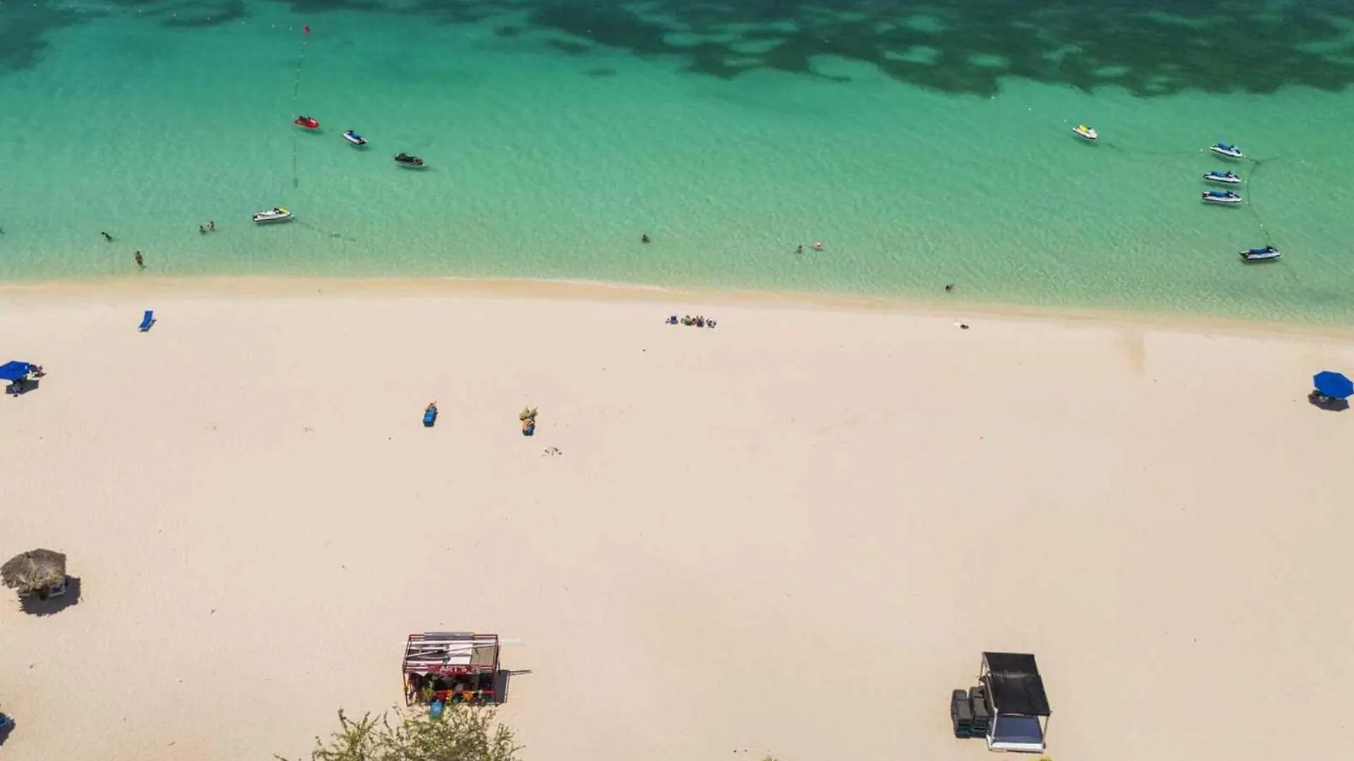 Beachfront - Flamingo Luxury 2Br Condo - E423 Palm Beach Сasa de vacaciones